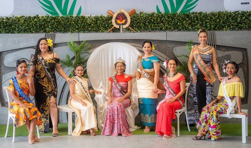 PNG and Pacific Islands beauty pageant contestants posing in traditional dress on stage